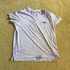 This shirt is so soft but I lost some weight so now it is to big for me.